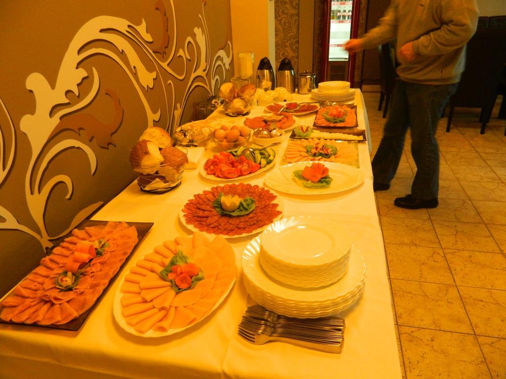 Garni Hotel Rile Men Nis Exterior photo